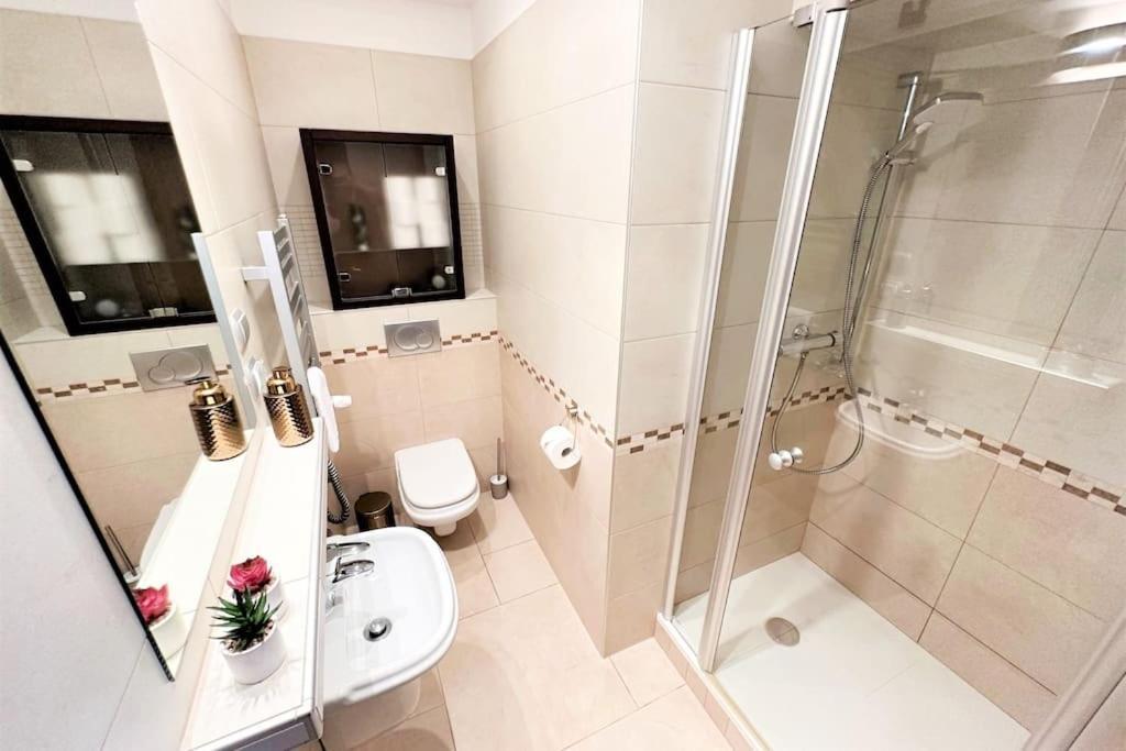 Exclusive Penthouse Near Citycenter 120M2 +Netflix Krakkó Kültér fotó